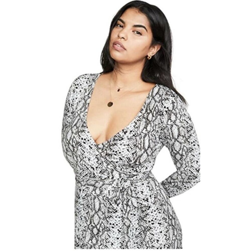 Good American Day Night Python Printed Wrap Dress… - image 8